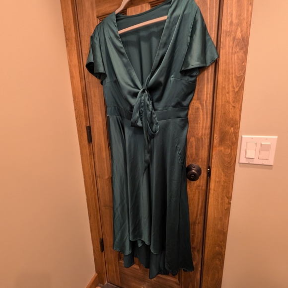 Elegant Teal Midi Dress - Picture 2 of 3